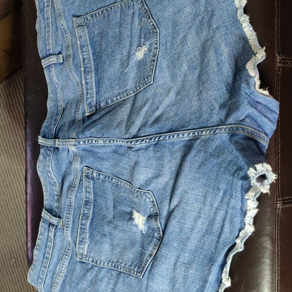 🔶 Torrid distressed denim shorts #129 - Picture 4 of 9